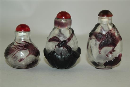 Three Chinese overlaid glass snuff bottles, 4.3 - 6.2cm